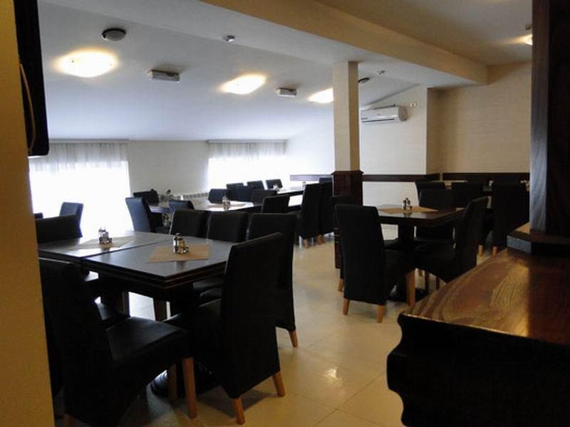 Happy Star Club Hotel Belgrade Restaurant photo