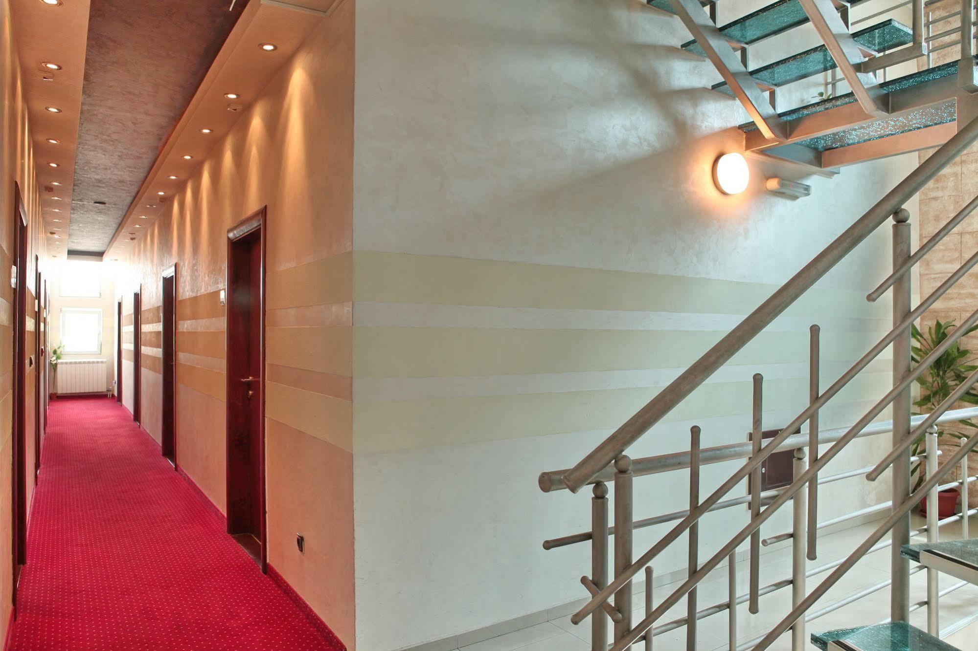 Happy Star Club Hotel Belgrade Exterior photo